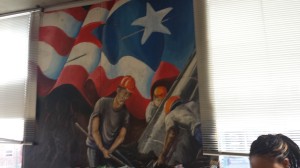 Otro mural que era fuera del Lyric Theater, demostrando nacionalismo y comunidad 